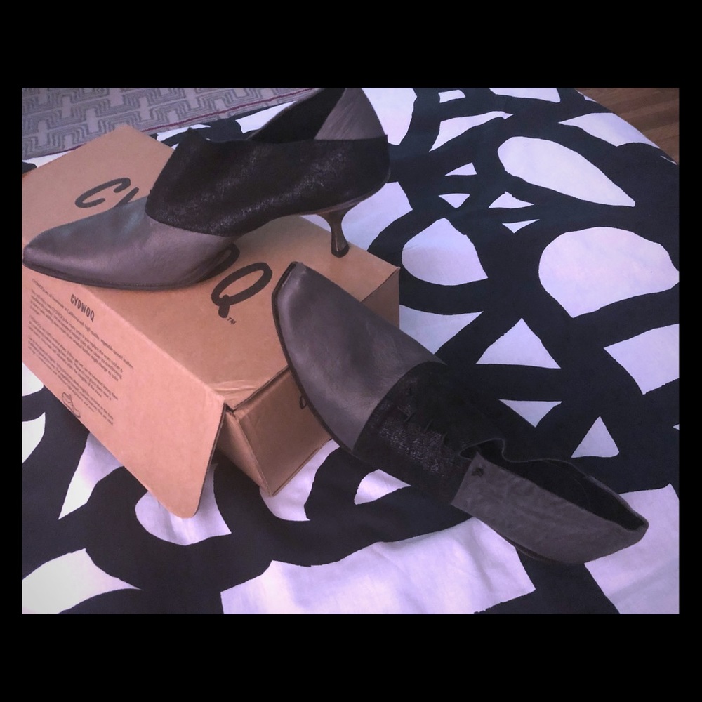 Never Used Cydwoq Shoes! Great Deal!